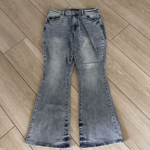 Judy Blue Mid Rise Tinted Pin Tack Detail Flare Jeans Size 16W - Picture 2 of 8
